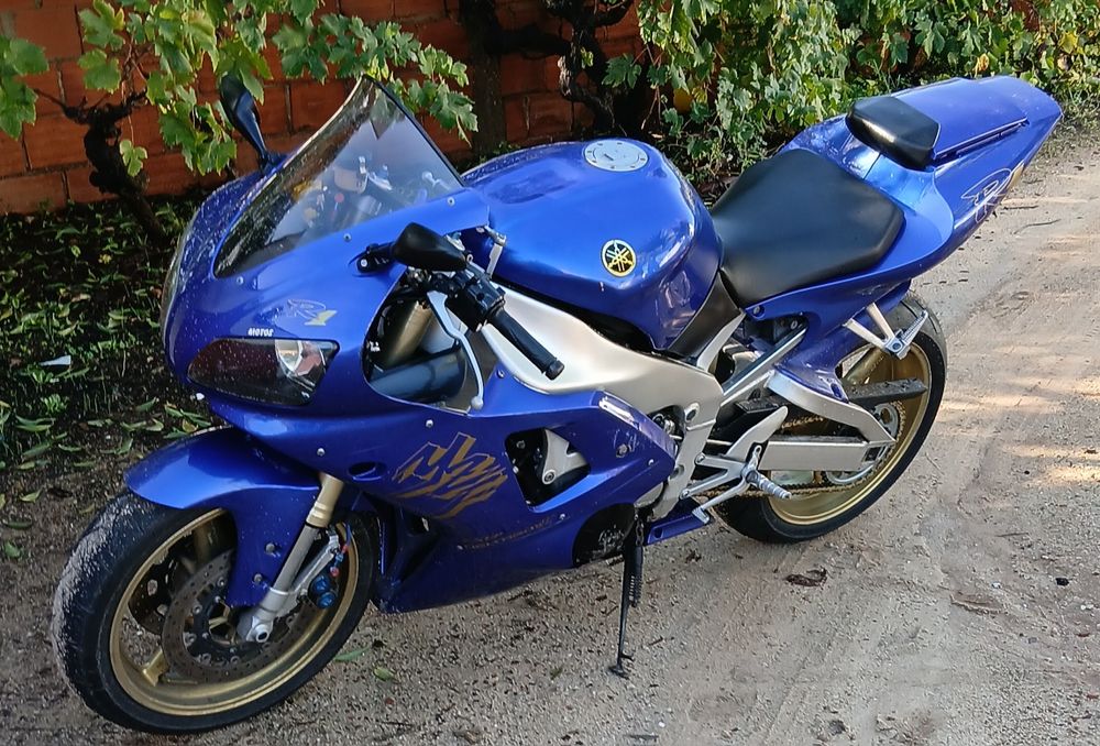 Yamaha r1 toda revisiona