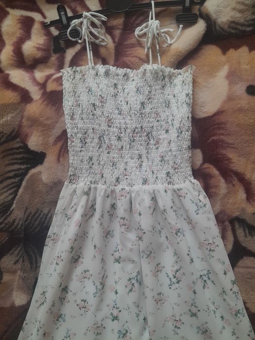 Біла літня сукня