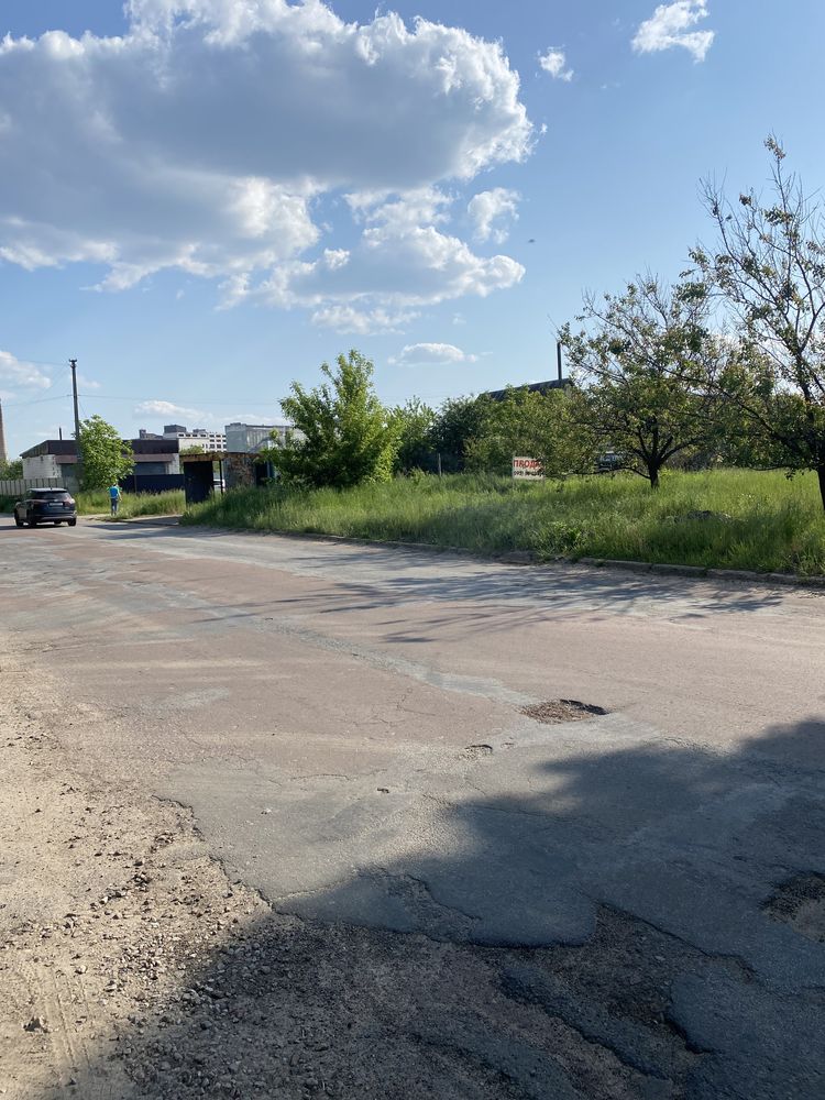 Продам 24 сотки приват земли под коммерцию ул Квітнева(Млибор) 1 линия