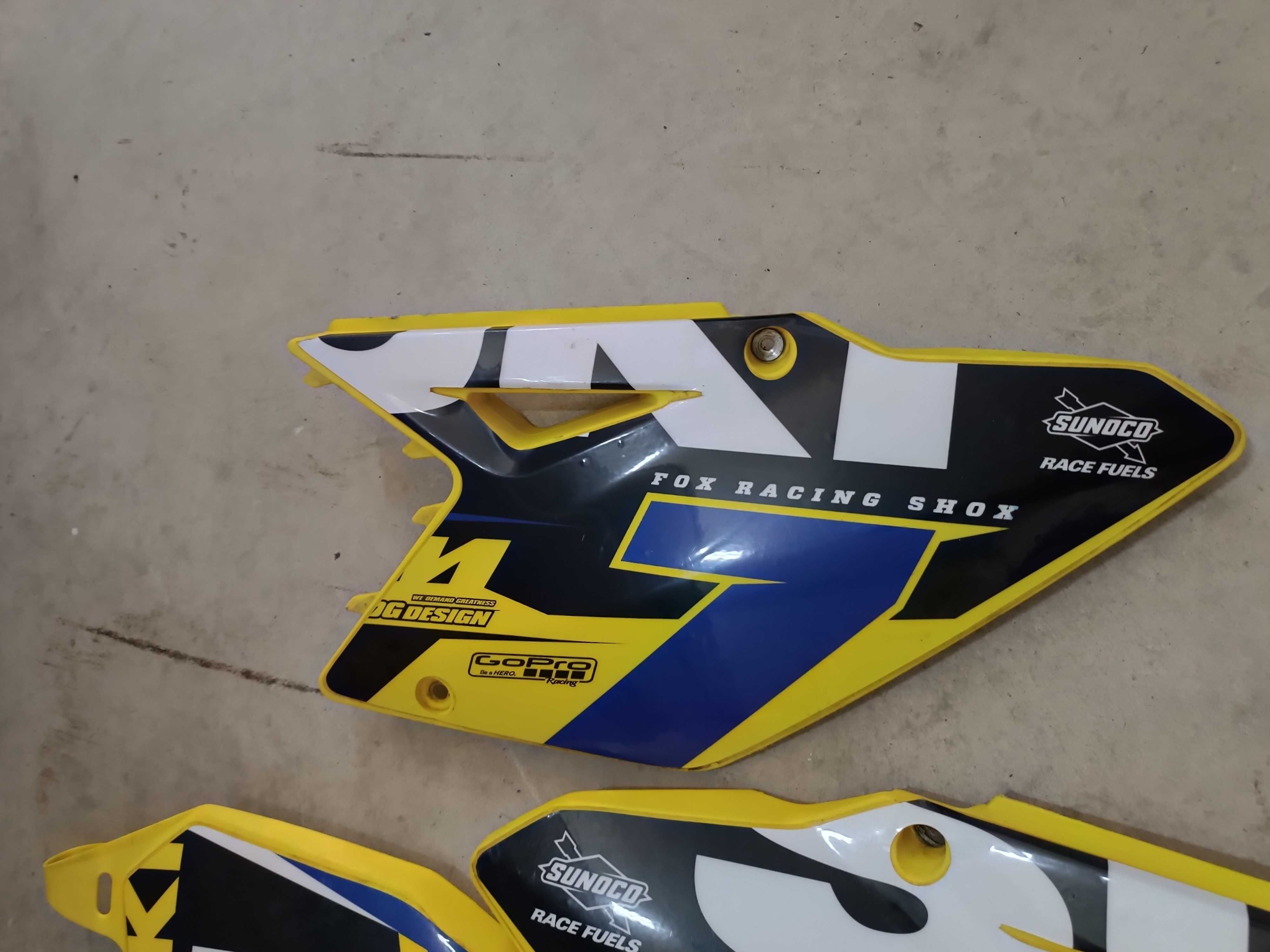 Suzuki RMZ 450 kit plásticos originais com autocolantes