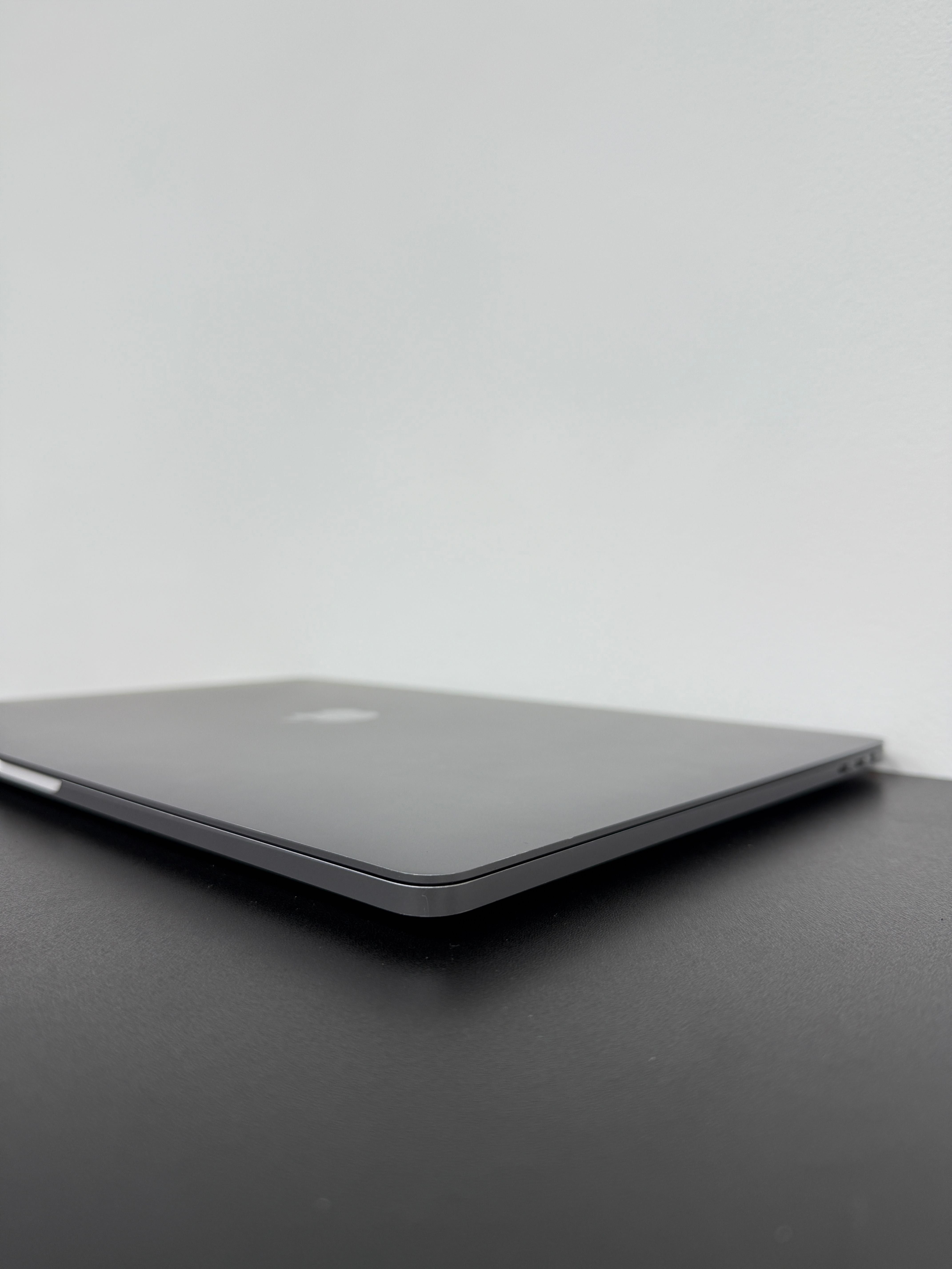 MacBook Pro 15,4 2017 (i7/ 16gb/ 256 SSD/ AMD- 2gb) Гарантія . 22592SV