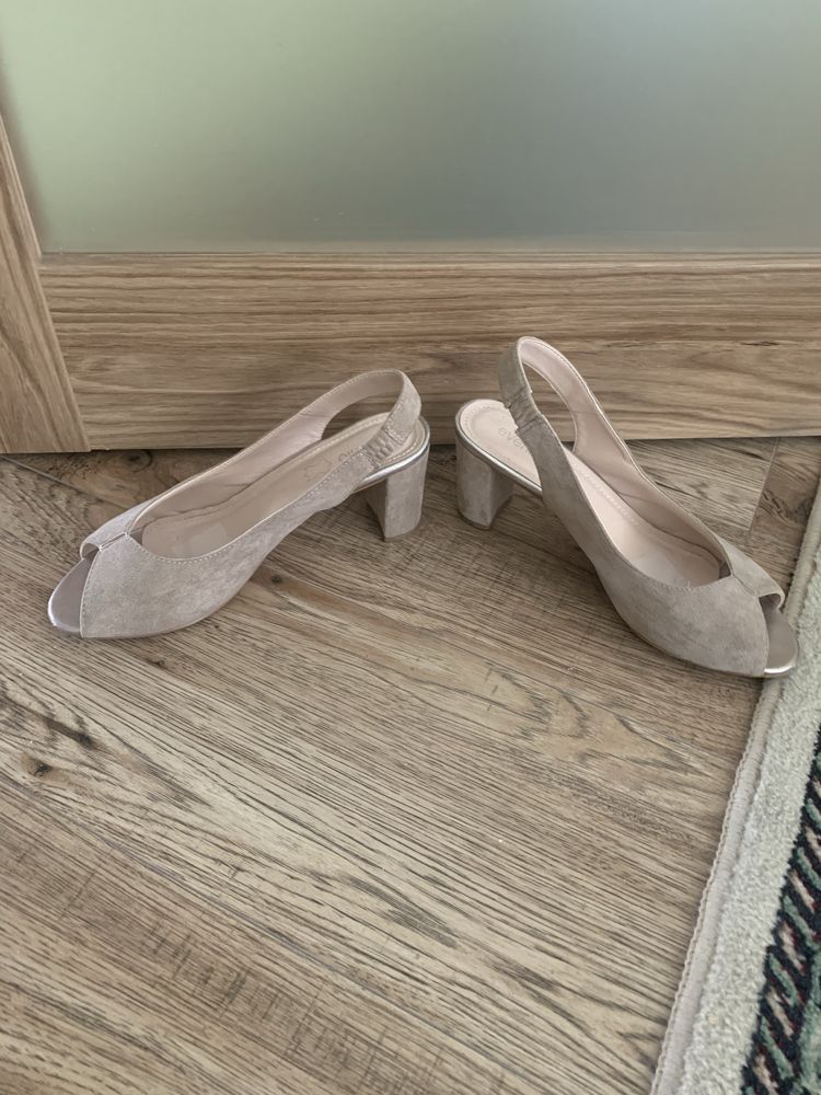 Skorzane jasne buty na obcasie 41 wiosna lato
