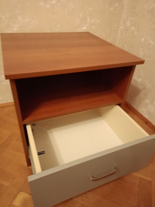 Szafka nocna, kontener biurowy