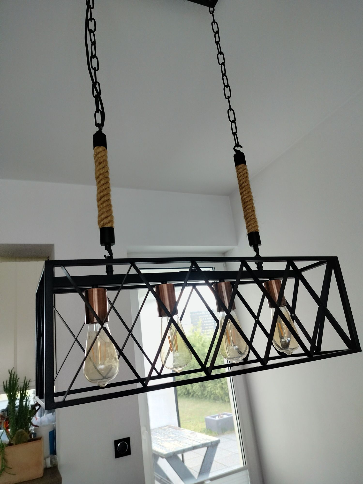 Czarna modna lampa rustykalna/ industralna