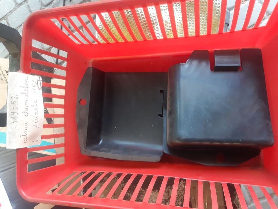 Osłona akumulatora w bagażniku fiat 126p