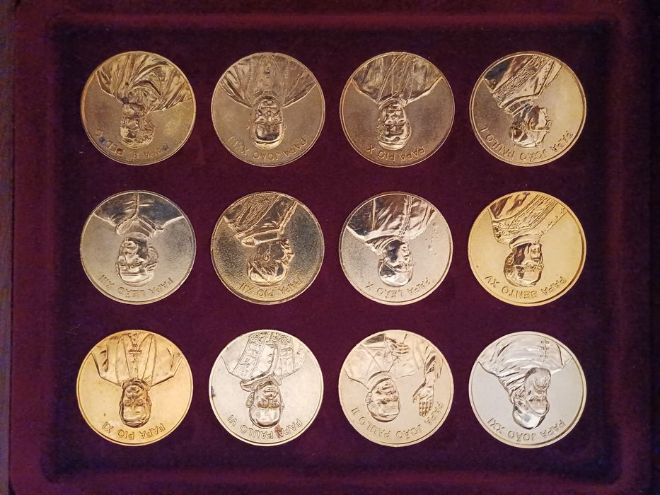 Coleção completa de 12 medalhas dos Papas - RESERVADA