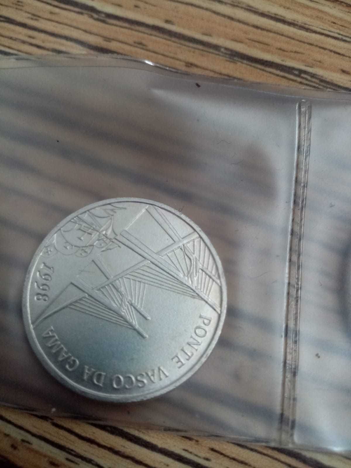 vendo varias moedas de colecçao e comemorativas com preço a combinar