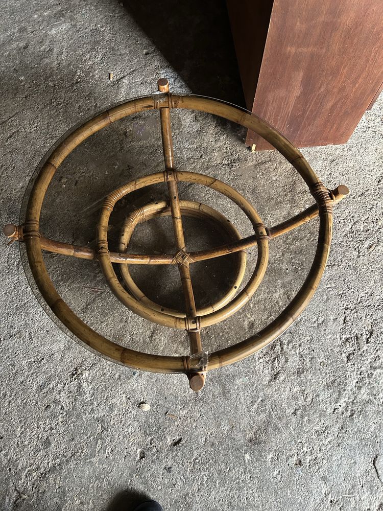 Mesa de centro feita com canas