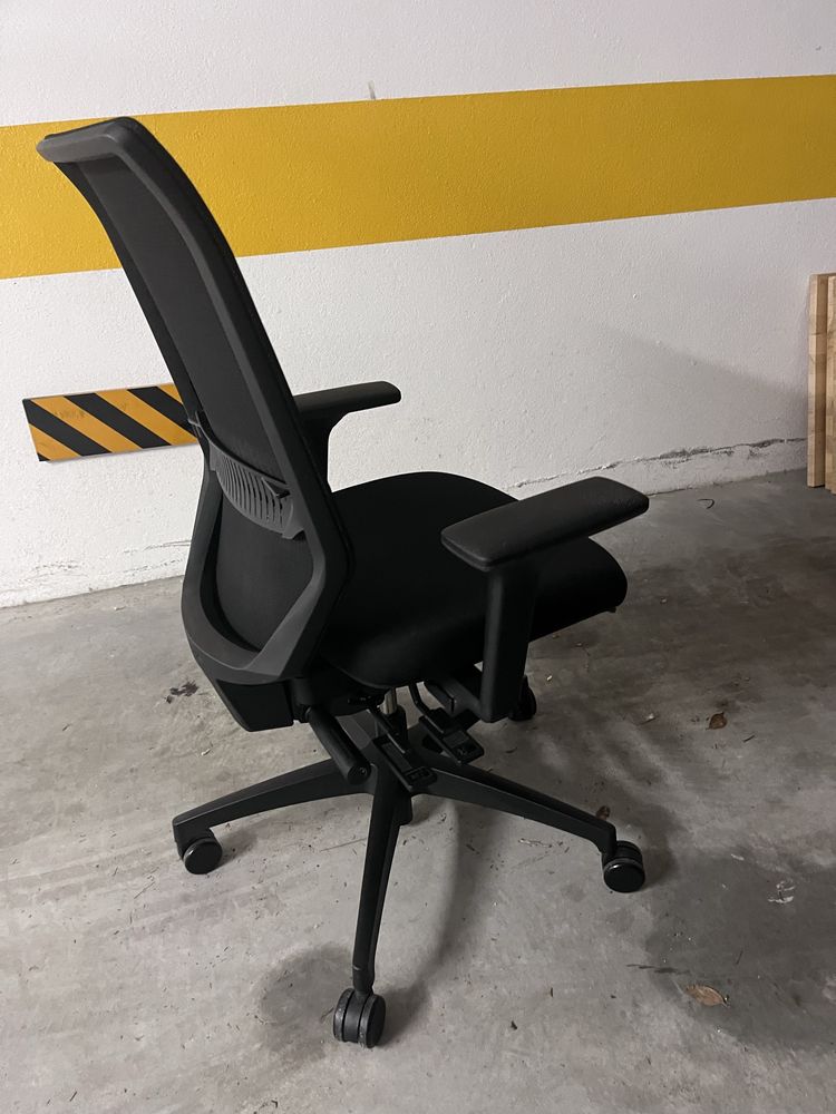 Cadeira escritorio preta