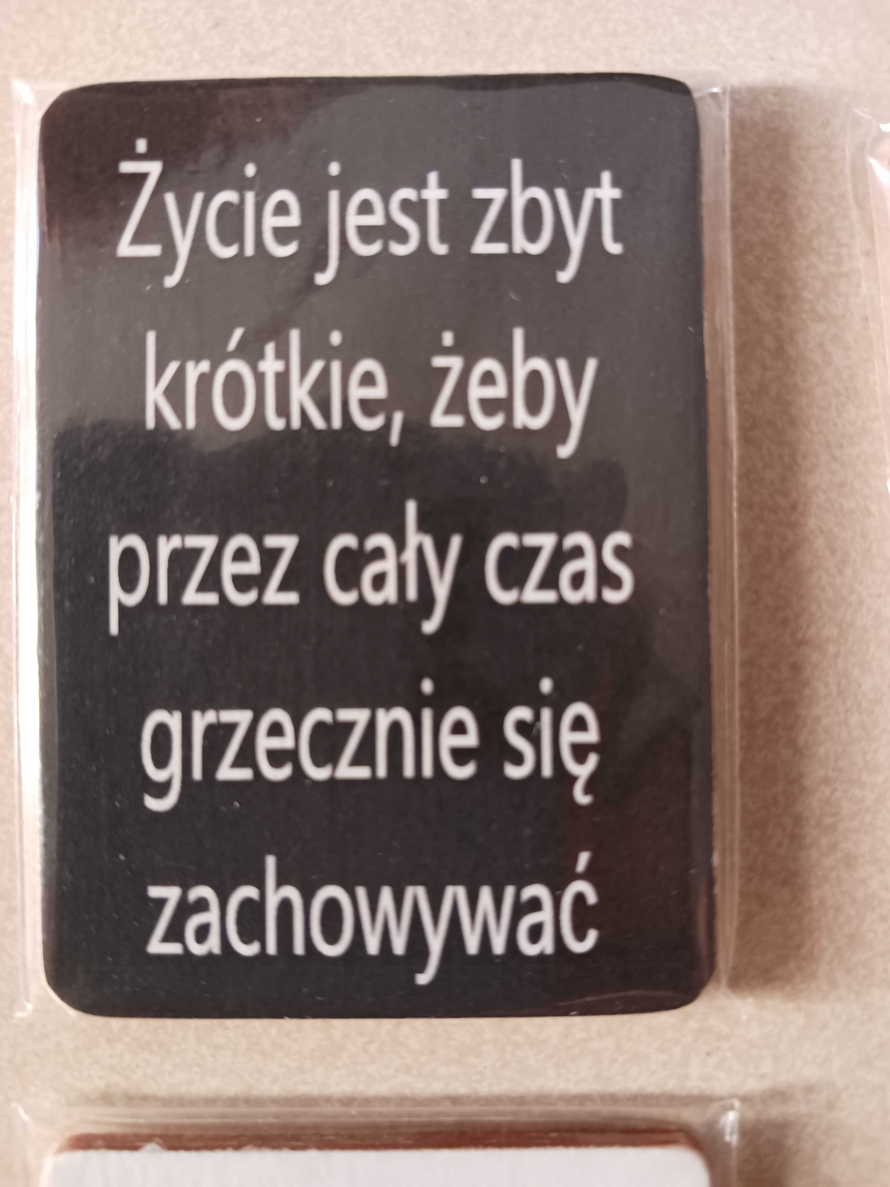 Drewniany MAGNES na lodówkę CYTATY. aforyzmy. złote myśli.