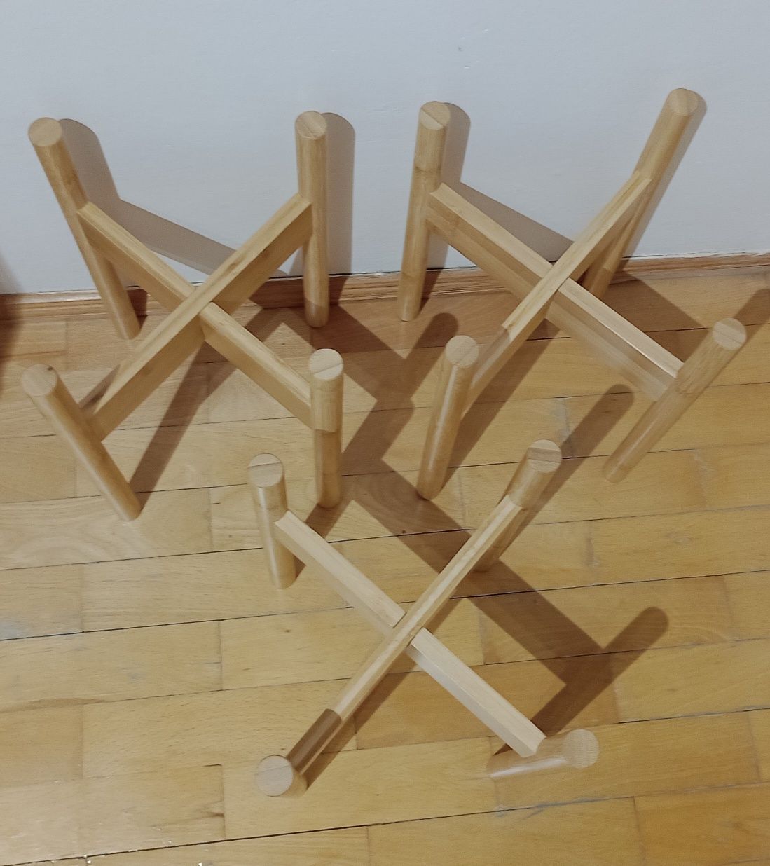 Zestaw stojaków na doniczki