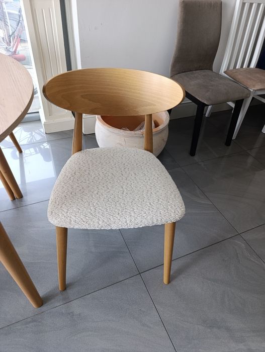 Stylowy okrągły stół do salonu lub kuchni 100 cm, nogi bukowe