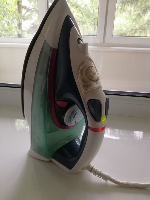 Праска Утюг PHILIPS  GC 4800 series у робочому стані