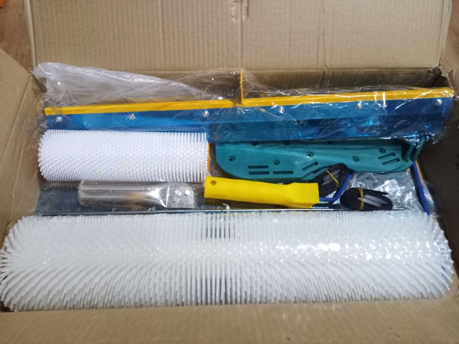 Zestaw narzedzi do wylewki samopoziomującej.