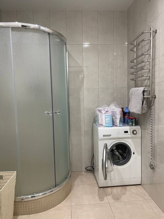 2 кімнатна кв., ЖК Озерний, Наумовича 6, з ремонтом, без%