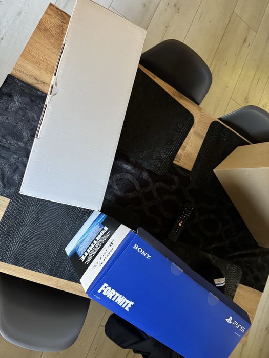 Konsola PS5 slim 1TB z napędem 2 pady
