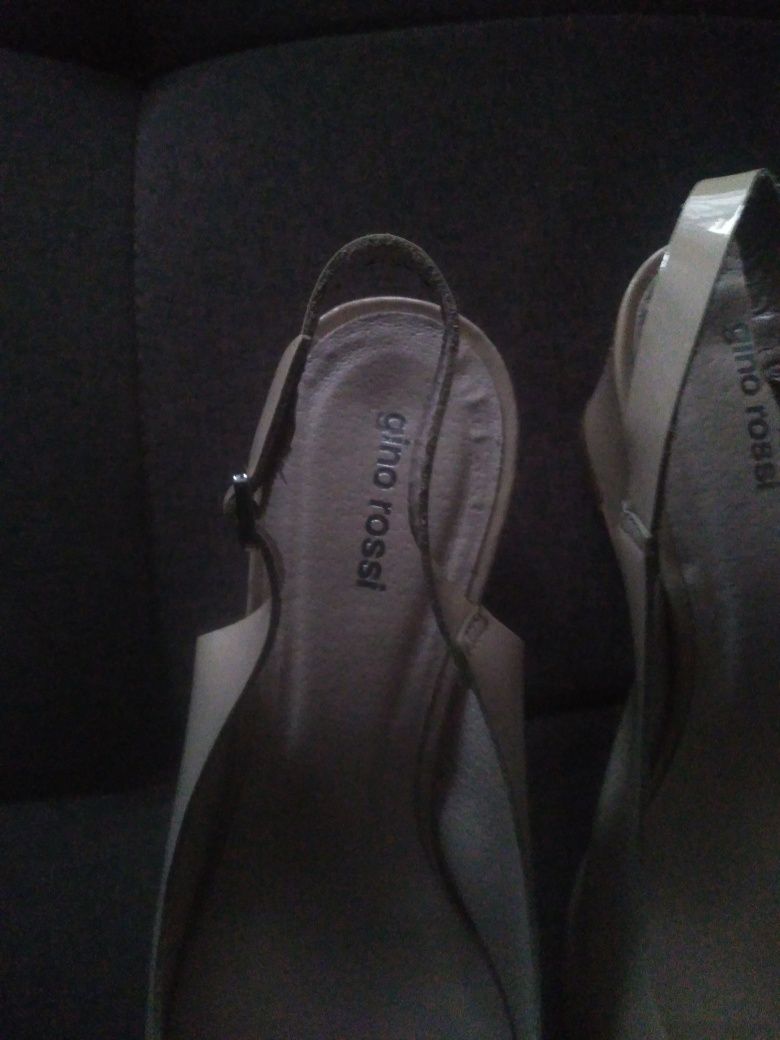 Buty damskie sandały na koturnie Gino Rossi
