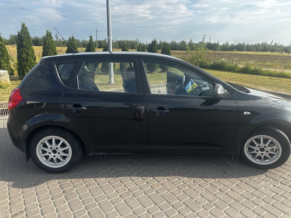 Продам Kia Ceed в гарному технічному стані