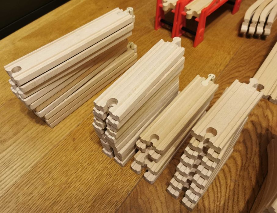 Duży zestaw drewnianych torów IKEA (130 elementów)