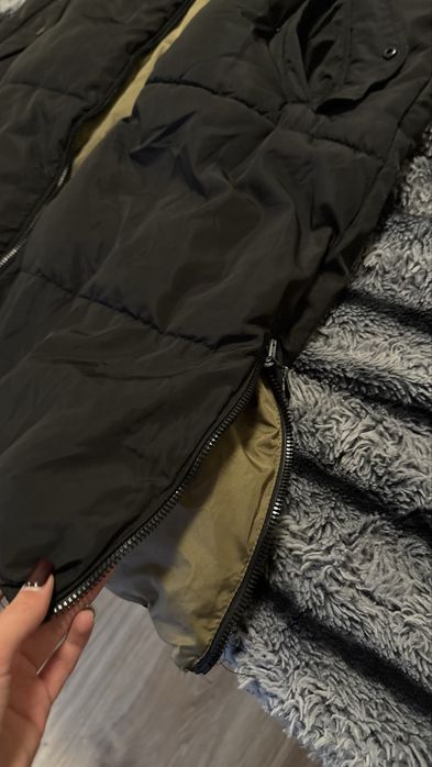 Жилетка жіноча подовжена нижче коліна з капюшоном чорна