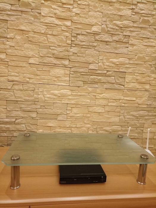 Półka pod telewizor