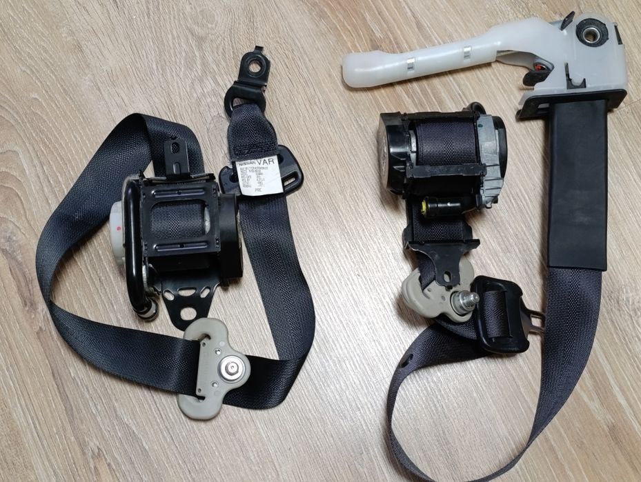 Ремені безпеки Nissan leaf 2015 американець