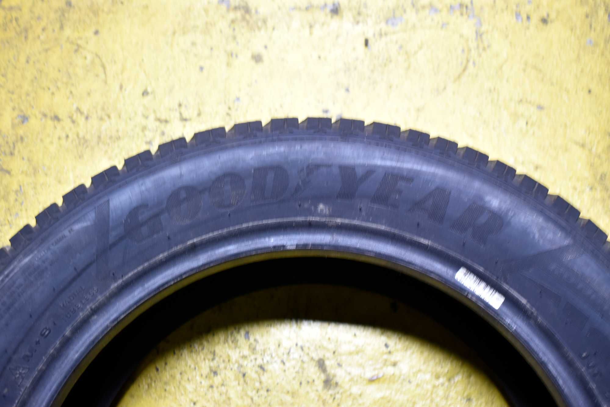 Opona opony GOODYEAR ULTRAGRIP 8 225/55R17 M+S zimowe