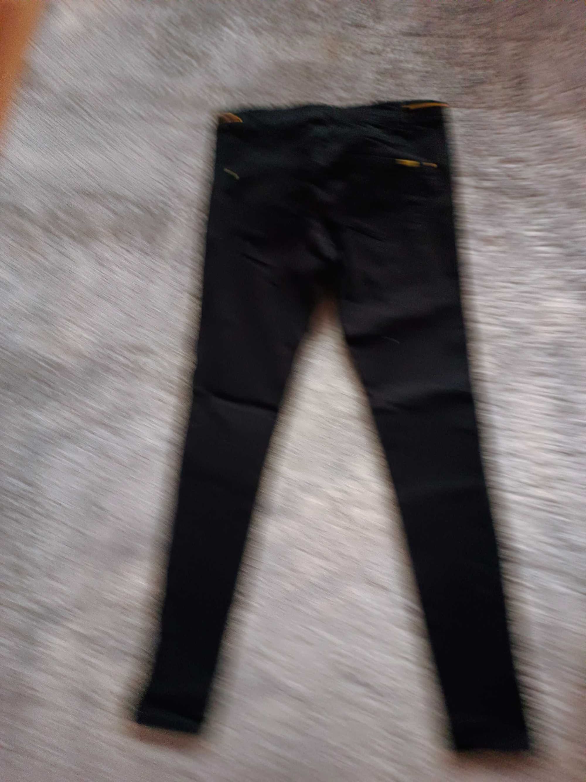 Jeansy Bershka skinny 38 M czarne,jak nowe,dopasowują się do figury