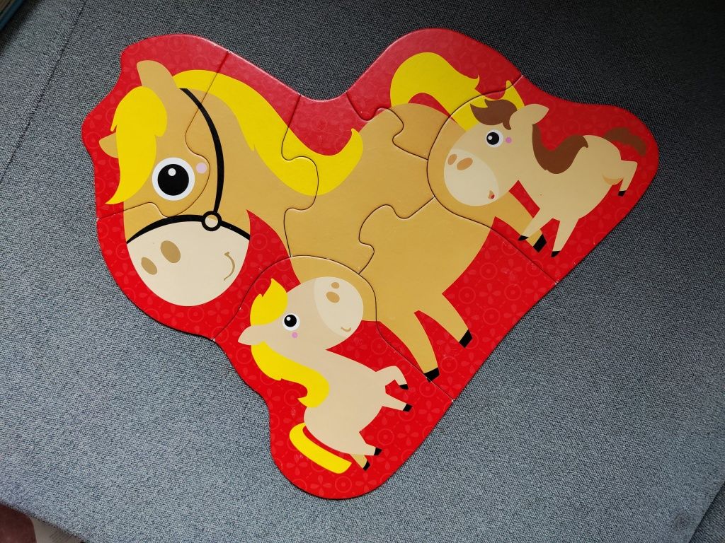 Sprzedam zestaw puzzli i układanek dla dziecka (2-4 lat)