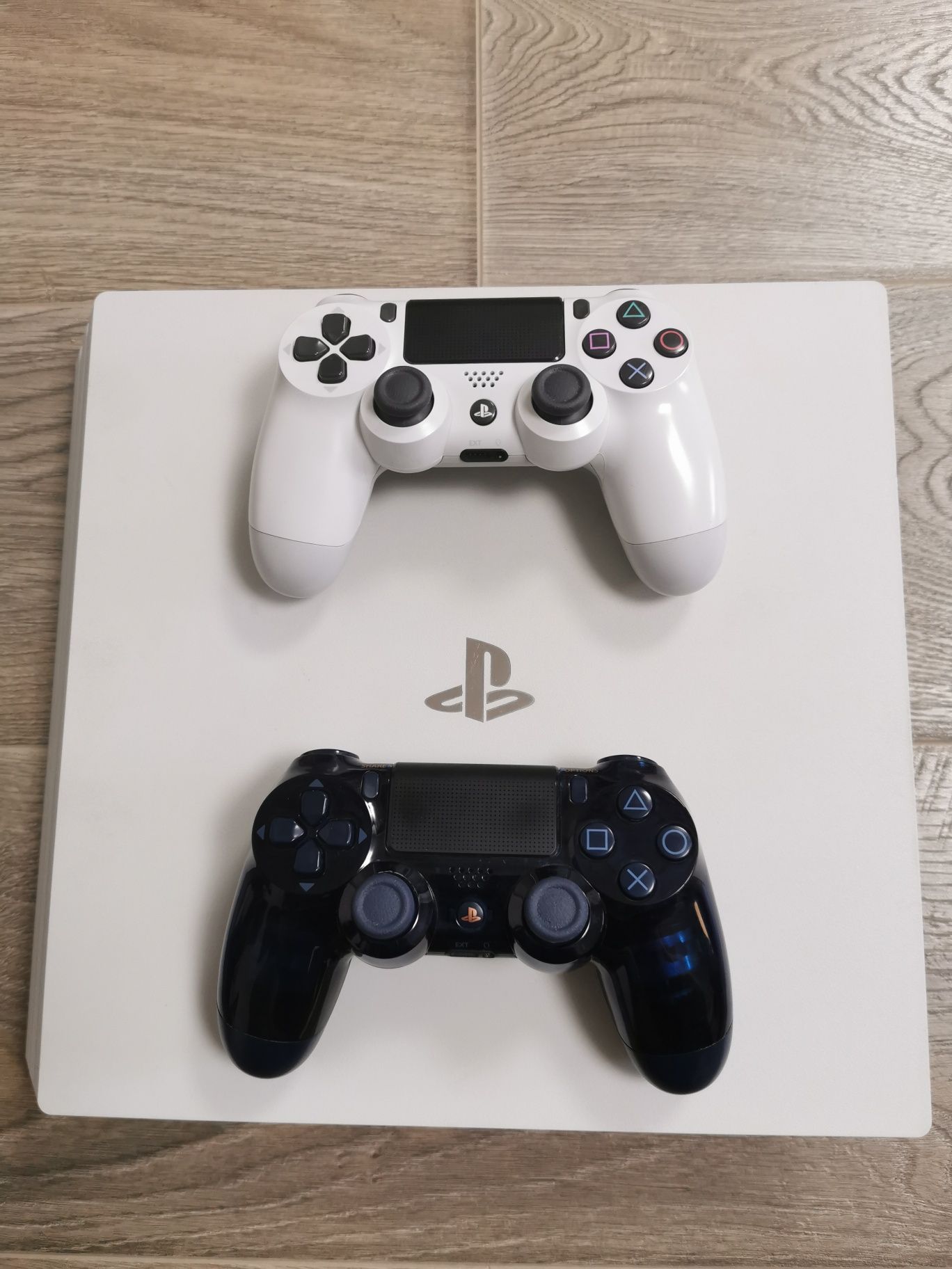 Ігрова консоль приставка Sony Playstation 4 PRO 1Tb Glacier White