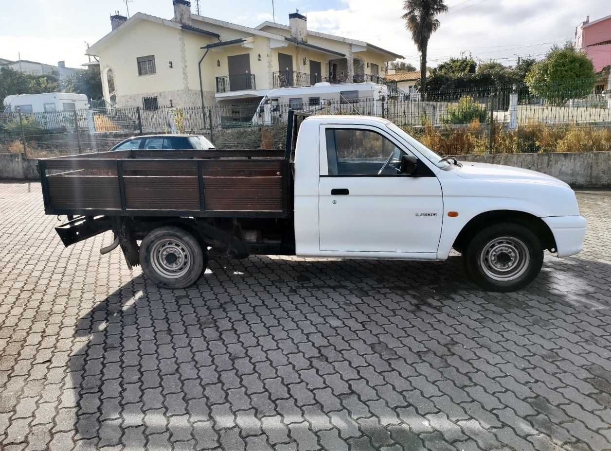 Mitsubishi l200 ANO 2000 3 lugares 114 MIL km