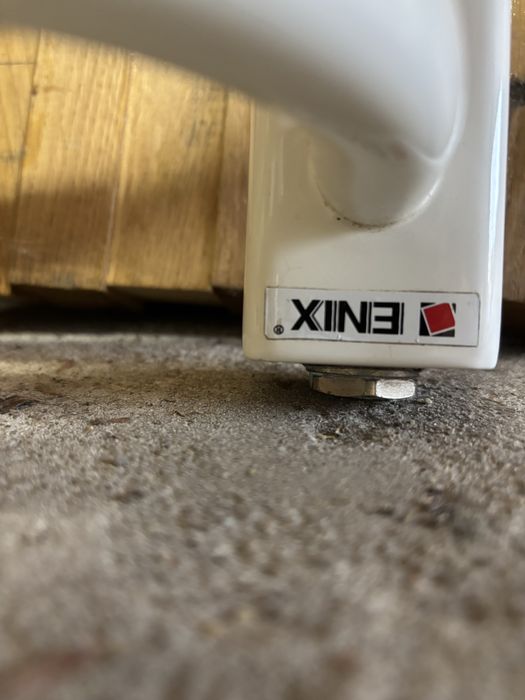 Grzejnik łazienkowy drabinkowy Enix biały – klasyczny design