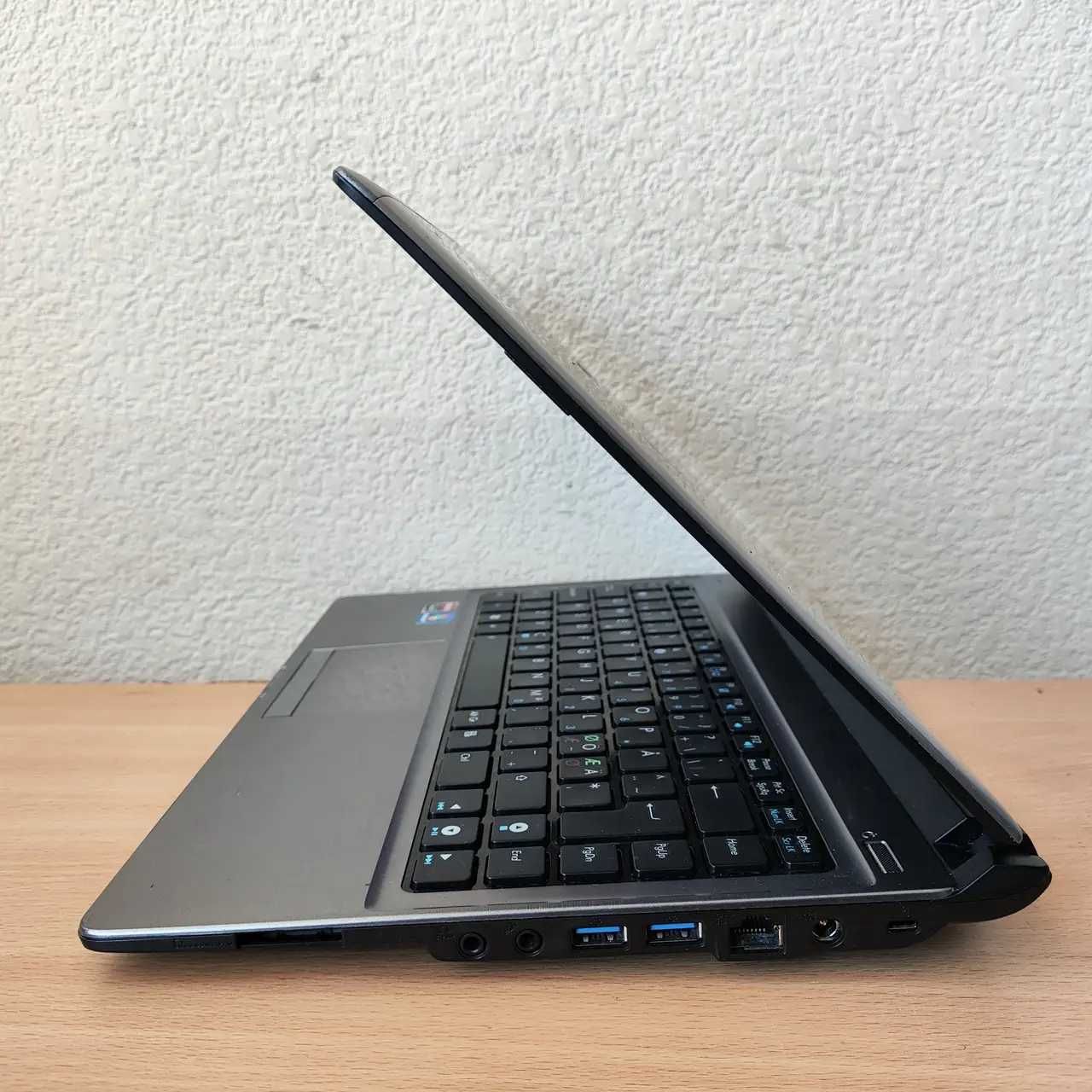 Бюджетний Asus U32U 13.3” AMD E-450/4Gb DDR3/320Gb HDD/AMD HD6320