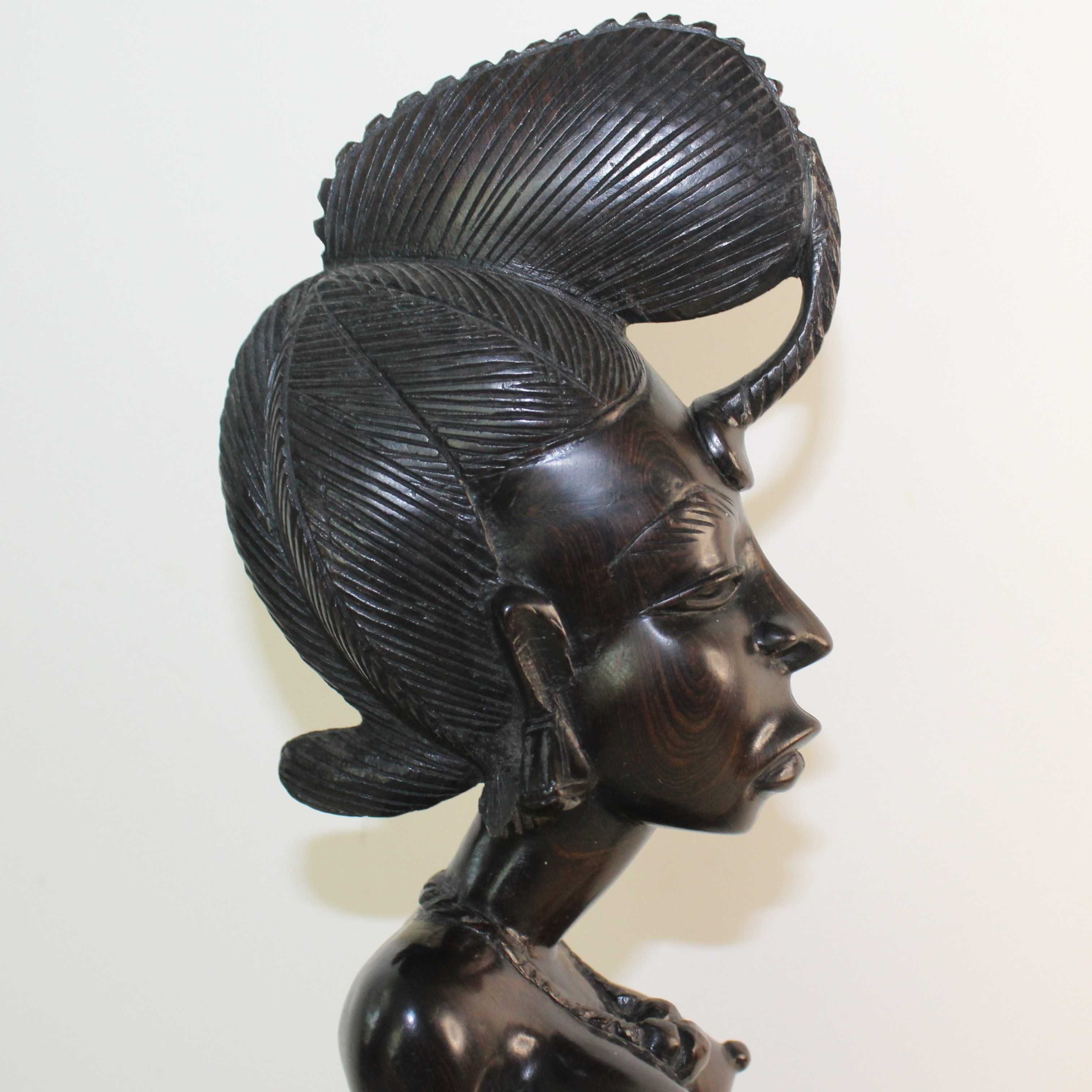 Escultura Africana - Mulher do Pilão - 1963 - Angola