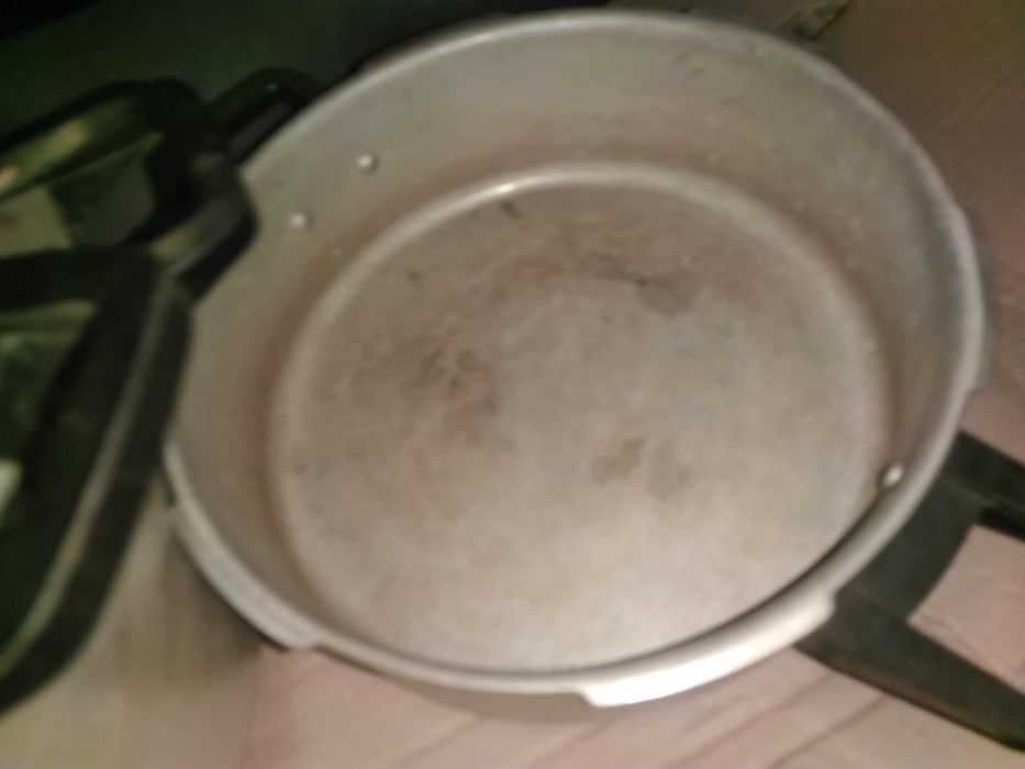 Szybkowar Aluminiowy PRL 2 sztuki 8cm. i 17cm. wys. x 23cm. I zamienna