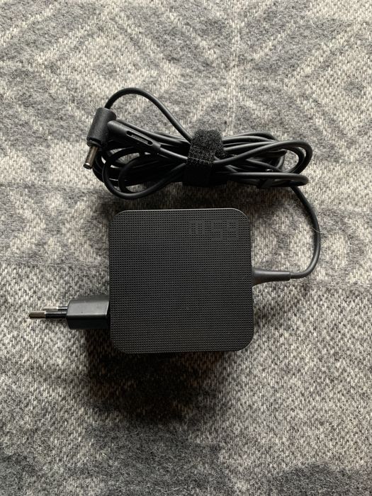 Оригінальний зарядний пристрій для ноутбука Asus 19V.