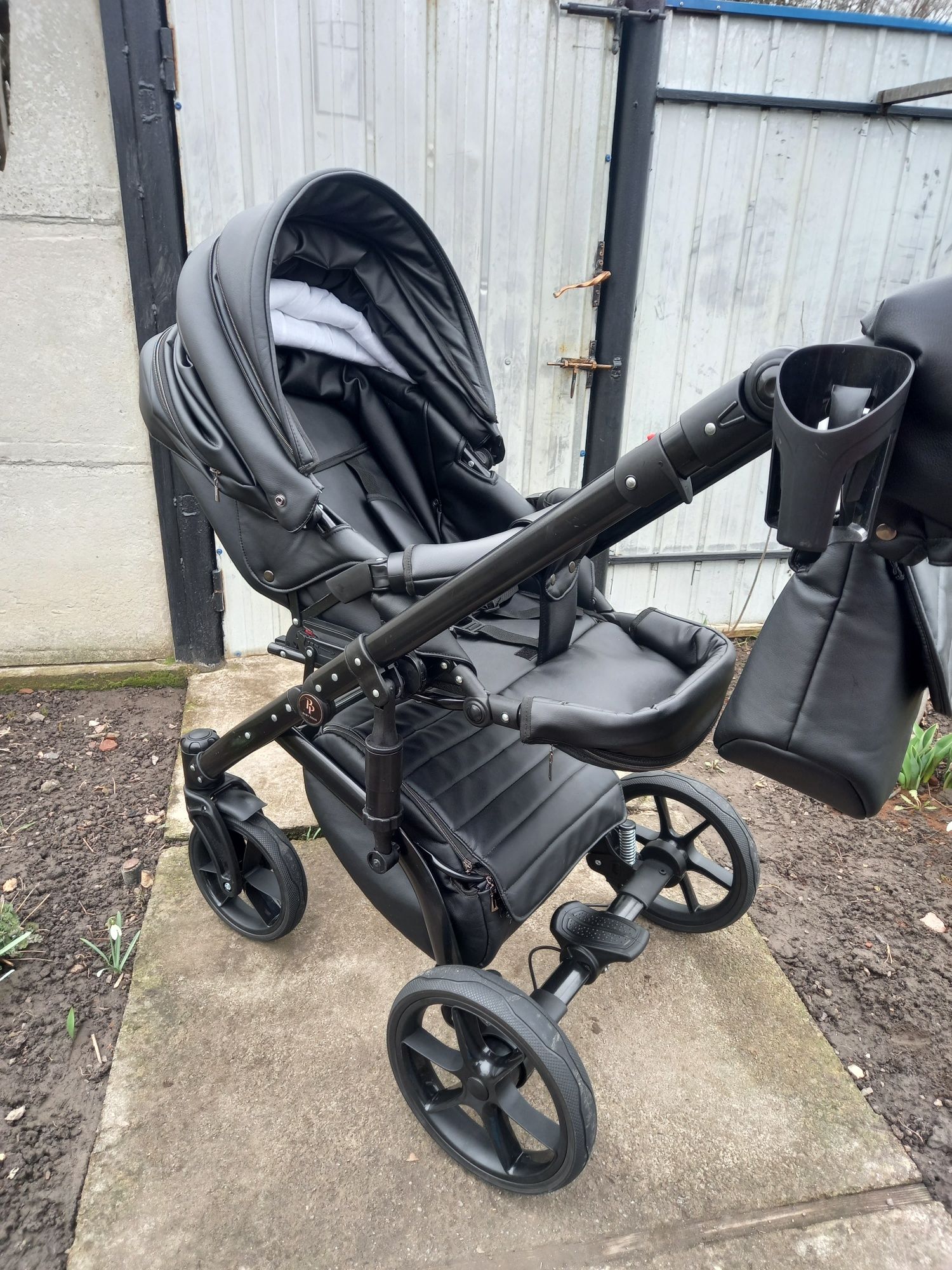 Срочно продам Baby pram bellini 2 в 1