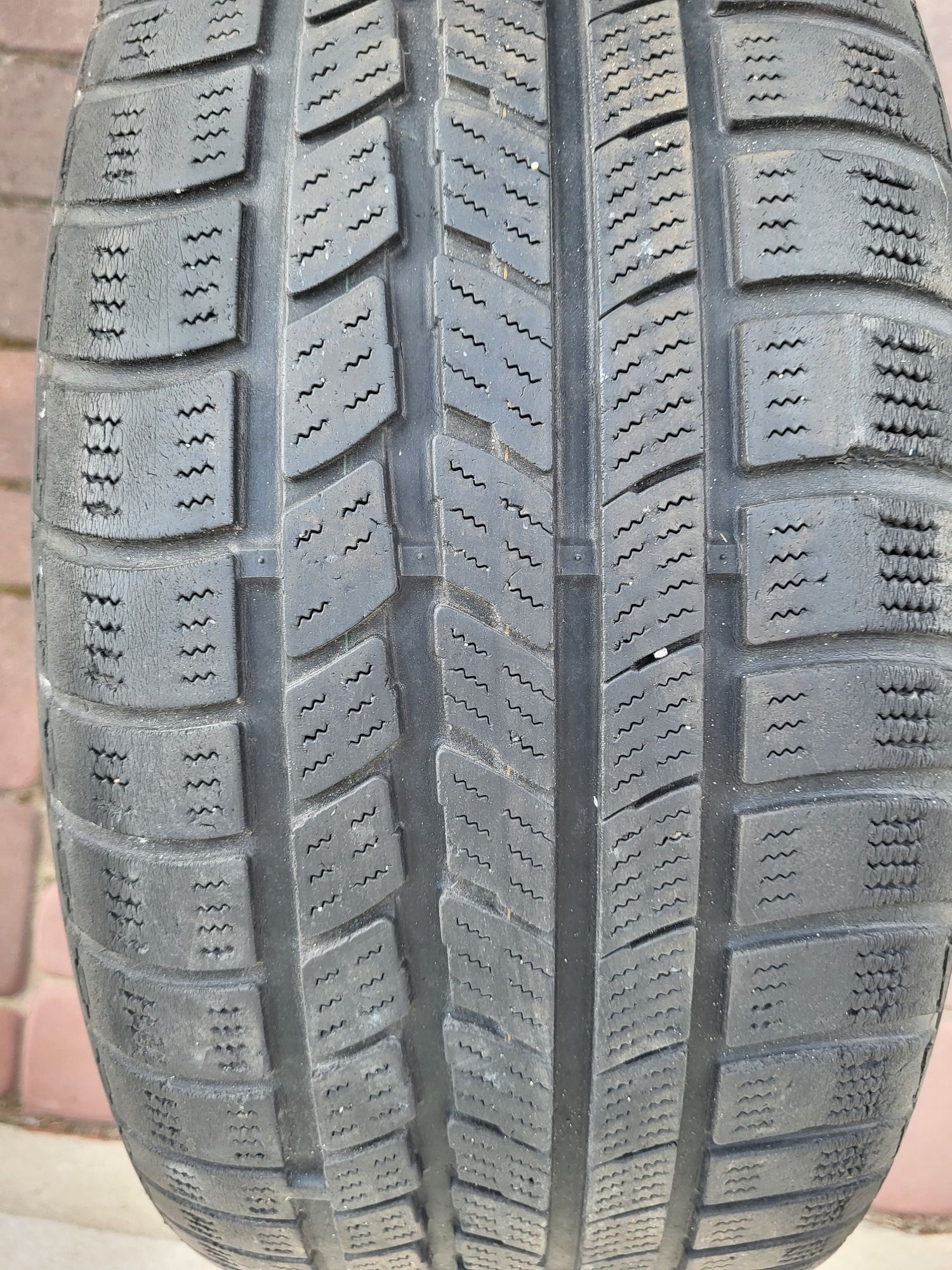 Opony zimowe 245/45R 17