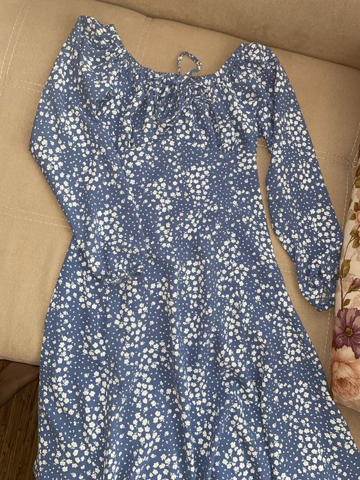 Плаття голубе у квіточку