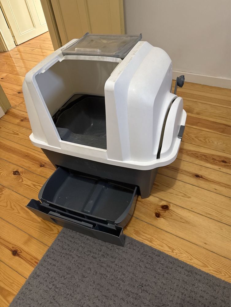 Usada: Caixa de areia (areneiro) para gatos semi-automática