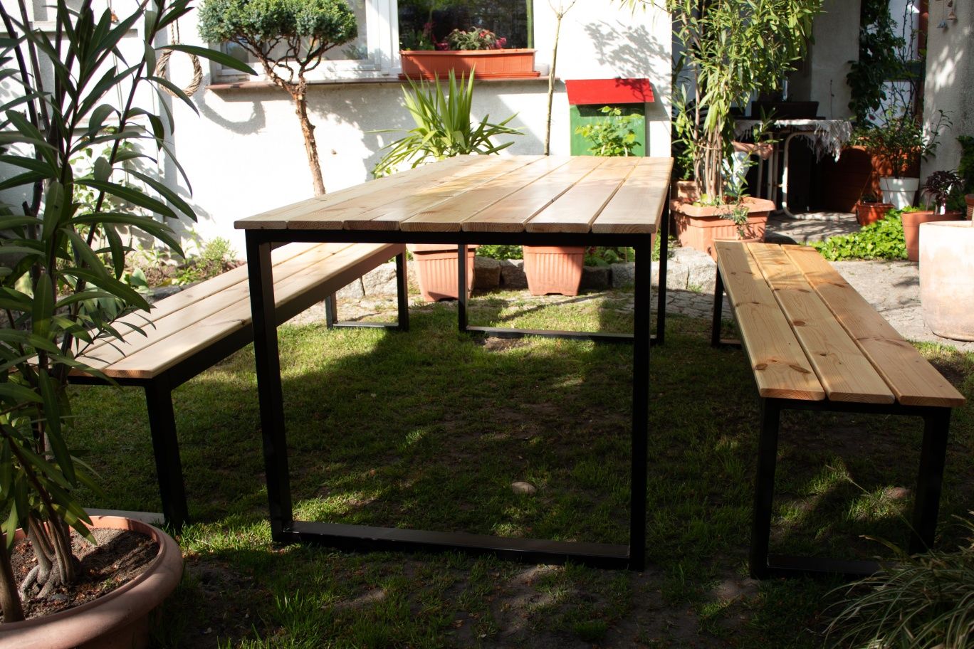 Duzy Stół ogrodowy z ławkami