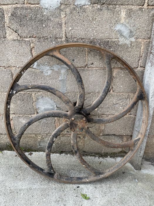 Roda gande em ferro com chumaceiras