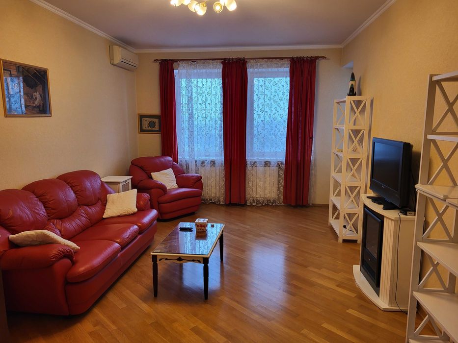 Здається в оренду 3к квартира, Оболонь, м. Мінська