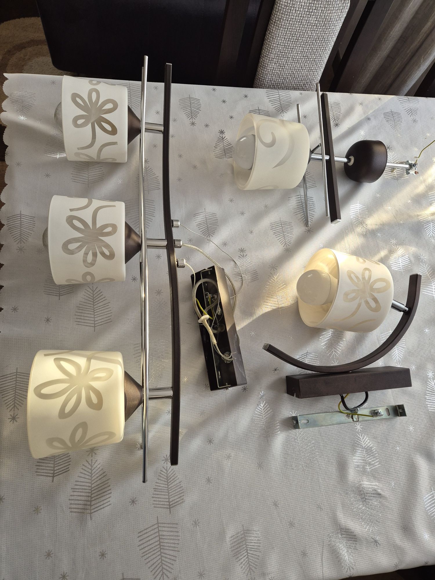 Lampy sufitowe plus kinkiet. 3+1+1