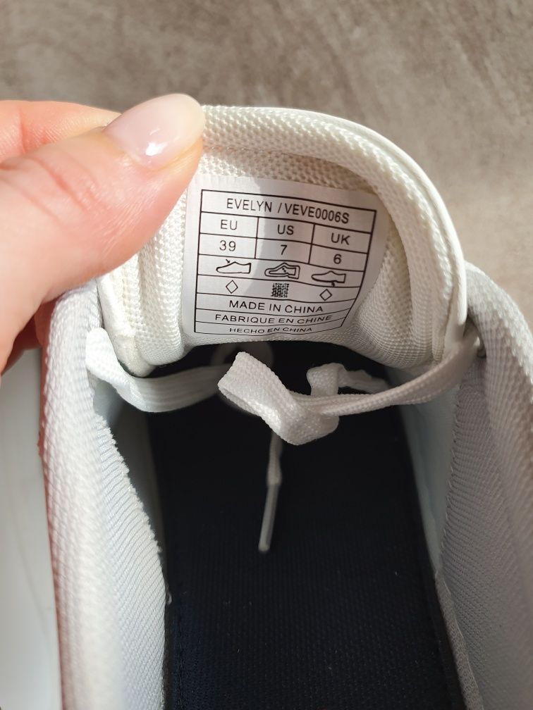 Levi's buty sneakersy białe 39 nowe