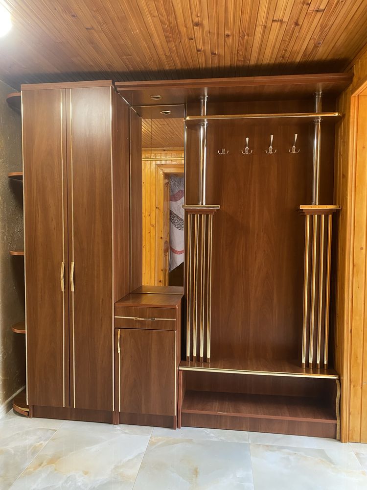 Продаю прихожу в гарному стані