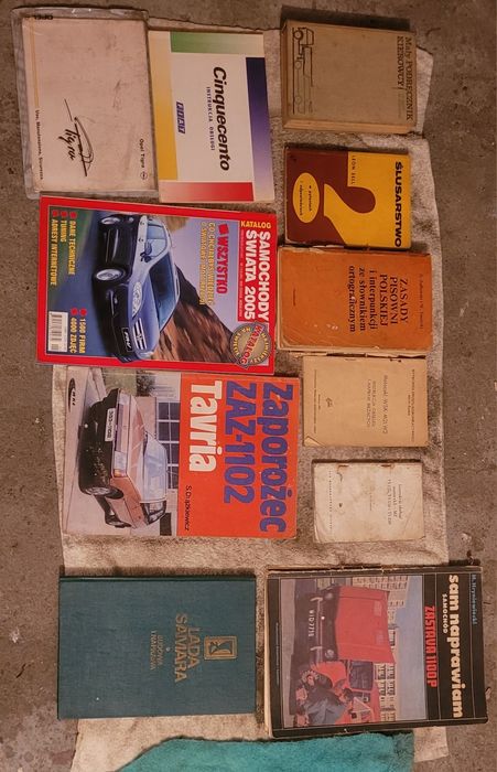 Zestaw książek i instrukcji samochodowych – klasyka motoryzacji