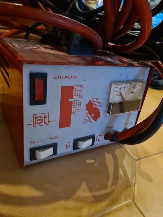 Carregador de baterias 220V