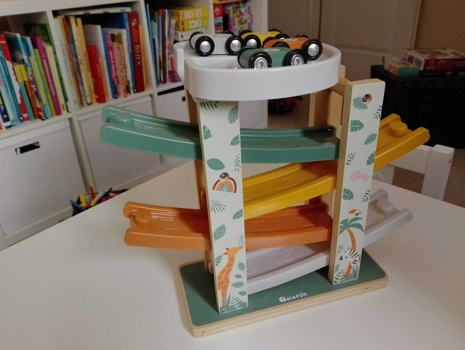 Drewniana zjeżdżalnia z samochodzikami Elefun