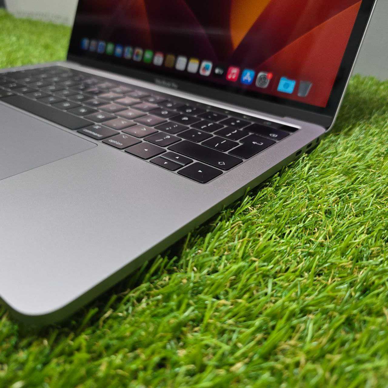 Apple MacBook Pro 2017 – i5 / 8GB / 256GB SSD / Iris Plus 640 Магазин